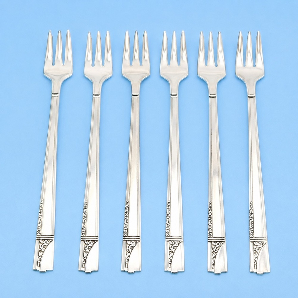 Vintage Oneida Nobility Plate Caprice Silverplate Cocktail Forks Set of 6 -944 - Picture 1 of 5